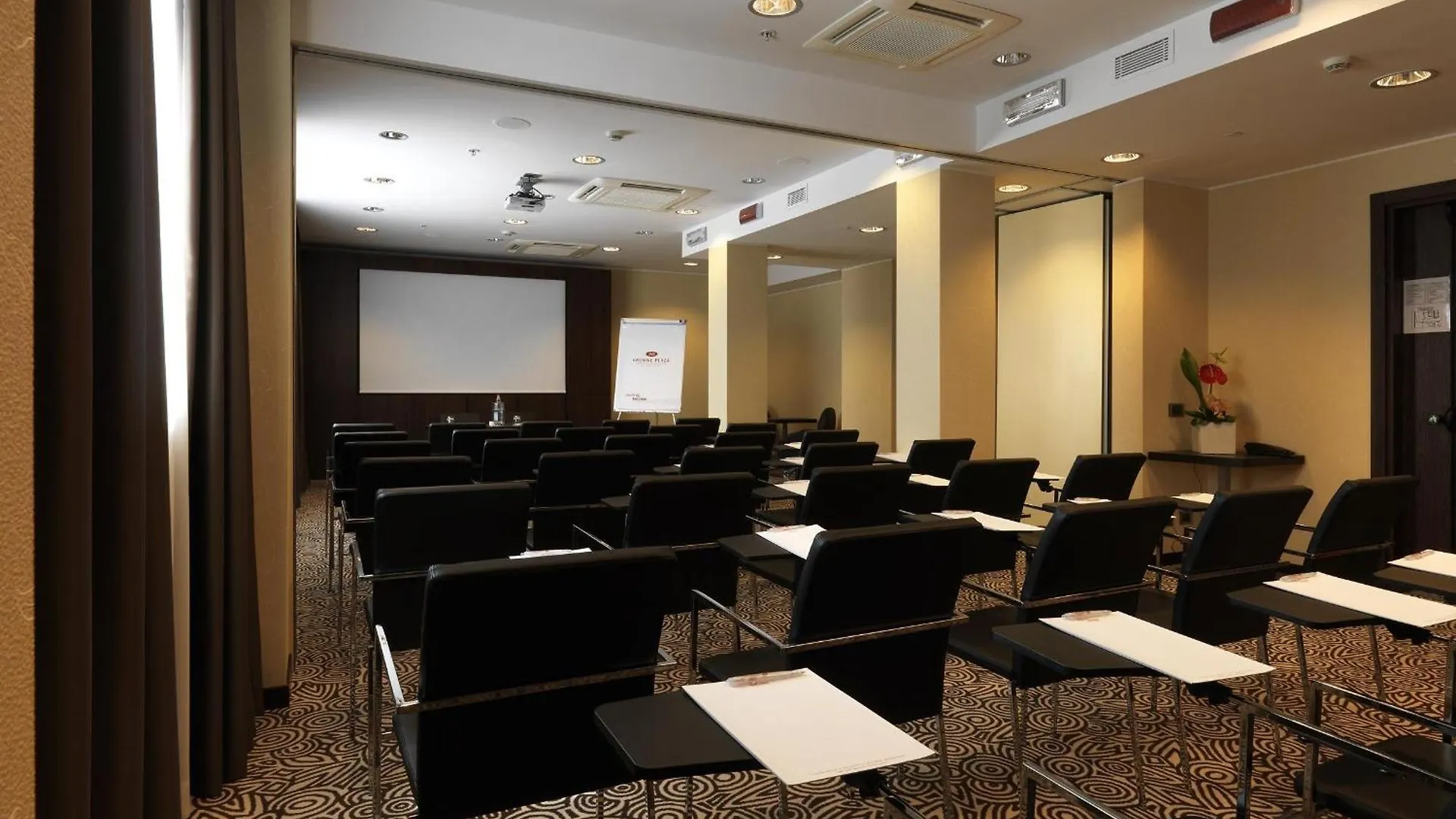 Crowne Plaza Milan City By Ihg Hotel