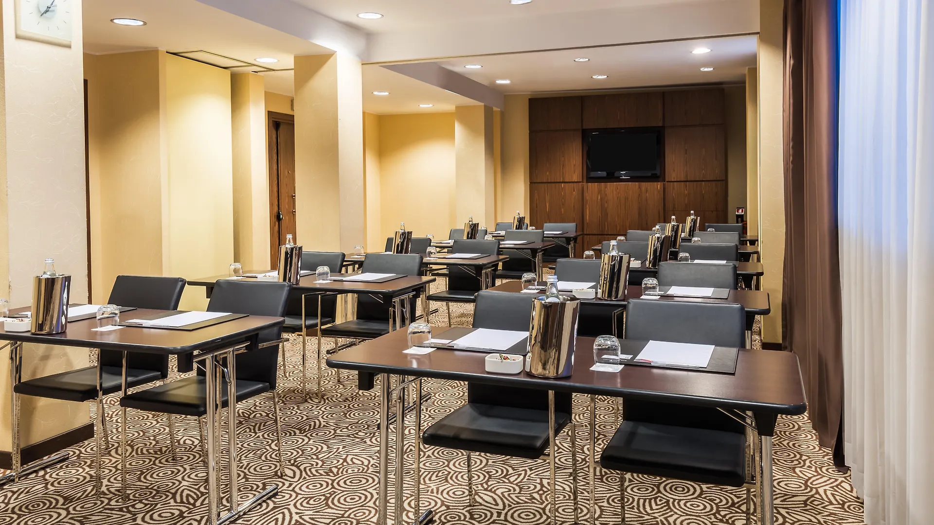 Crowne Plaza Milan City By Ihg 4*,