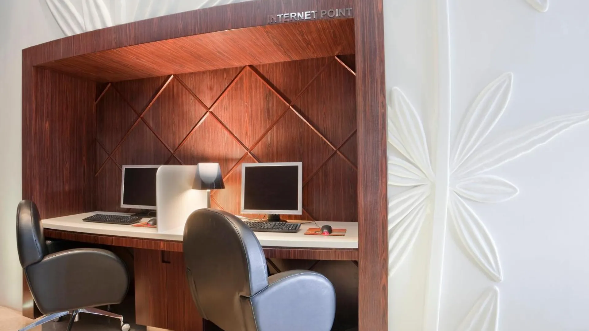 Crowne Plaza Milan City By Ihg 4*,